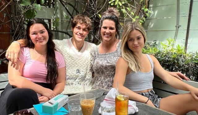 Noah-Beck-e-suas-irmãs_1753805289_3687508490689365963_29805278-e1775682443697.