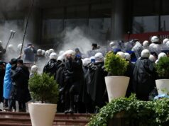 Polícia turca invade sede do principal partido da oposição CHP Polícia turca invade sede do principal partido da oposição CHP