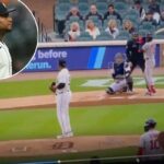 O arremessador do Tigers, Framber Valdez, sai de campo após ser expulso durante a quarta entrada contra o Red Sox em 5 de maio de 2026.