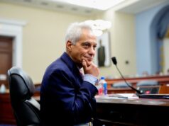 Por que Rahm Emanuel diz que os democratas ficaram “muito confortáveis no banheiro” enquanto ele pondera a candidatura à Casa Branca em 2028 Por que Rahm Emanuel diz que os democratas ficaram “muito confortáveis no banheiro” enquanto ele pondera a candidatura à Casa Branca em 2028