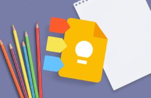 Por que de repente estou obcecado por esse recurso do Google Keep que passei anos ignorando Colagem mostrando mãos segurando um smartphone, conectadas a listas de verificação flutuantes do Google Keep, notas e etiquetas coloridas contra um fundo amarelo.