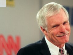 Por que o Capitão Outrageous não se parecia em nada com os bilionários covardes que se submetem a Trump Ted Turner, retratado em 1996, era um homem selvagem que regalava amigos com histórias de suas esposas e amantes.