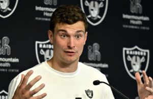 Por que o vencedor do Heisman, Fernando Mendoza, está evitando a visita à Casa Branca GettyImages-2251795457 Por que Fernando Mendoza está evitando a visita à Casa Branca
