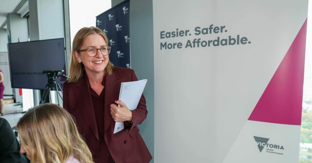 A primeira-ministra Jacinta Allan fala com a mídia, o orçamento do estado de Victoria para 2026/2027 está bloqueado. 5 de maio de 2026, The Age news Foto de JOE ARMAO