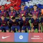 Por que os jogadores do Barcelona estão usando braçadeiras pretas no El Clasico hoje?