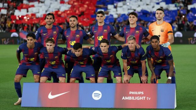 Por que os jogadores do Barcelona estão usando braçadeiras pretas no El Clasico hoje?
