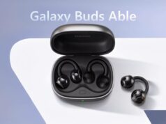 Por que os rumores do Galaxy Buds 4 da Samsung podem ser seus melhores fones de ouvido até agora Uma pessoa segurando o Google Pixel Buds Pro 2