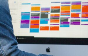 Por que uso o Apple Calendar e não uma lista de tarefas como meu gerenciador de tarefas Por que uso o Apple Calendar e não uma lista de tarefas como meu gerenciador de tarefas | A foto mostra o aplicativo Calendário aberto em um iMac