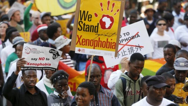 Porque é que os ataques anti-migrantes estão a aumentar na Porque é que os ataques anti-migrantes estão a aumentar na África do Sul?
