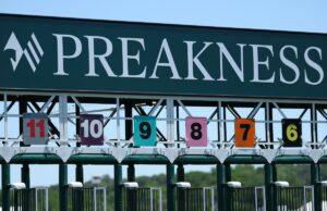 Preakness Stakes 2026: escolhas e previsões dos especialistas Área de trilha e visualização do Preakness Stakes sob um céu azul brilhante.