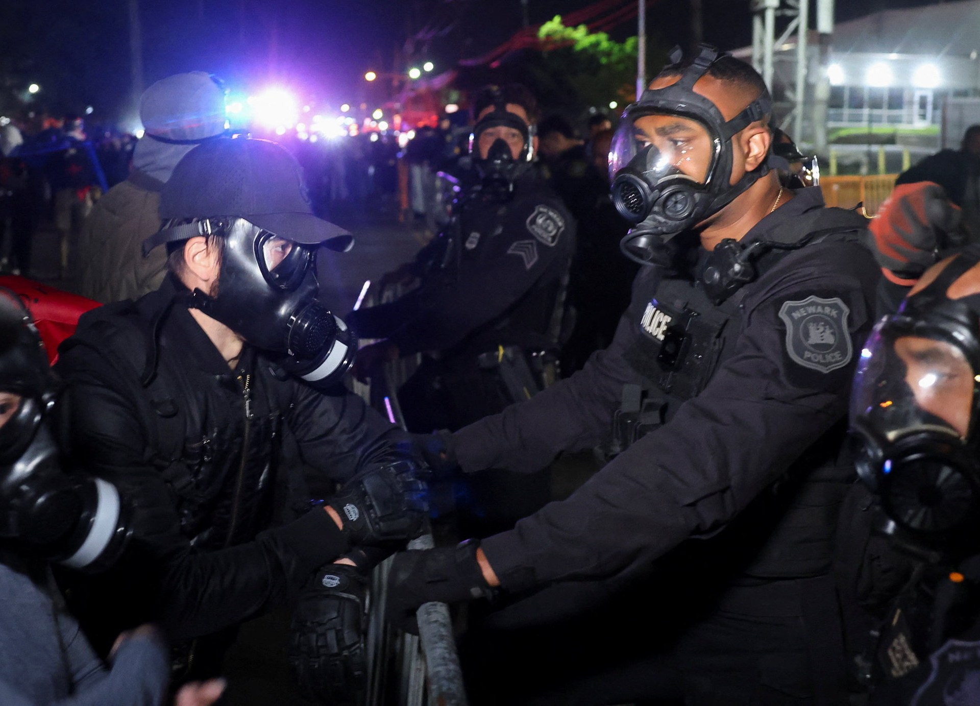 Prefeito de Newark impõe toque de recolher no centro de detenção de imigração de Delaney Hall