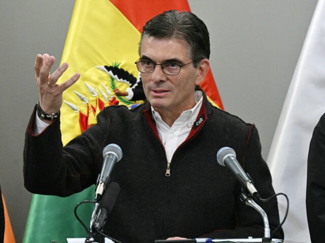 Presidente boliviano remodelará gabinete em meio a protestos antigovernamentais Presidente boliviano remodelará gabinete em meio a protestos antigovernamentais