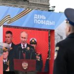 Militares norte-coreanos marcham na Praça Vermelha durante o desfile militar do Dia da Vitória em Moscou, em 9 de maio de 2026. A Rússia comemora o 81º aniversário da vitória da União Soviética sobre a Alemanha nazista na Segunda Guerra Mundial (Segunda Guerra Mundial). (Foto de Igor IVANKO/AFP via Getty Images)