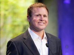 Previsão de alto risco mostra Spencer Pratt surgindo na corrida para prefeito de Los Angeles Spencer Pratt falando nos Debates Governamentais da Califórnia e da Prefeitura de Los Angeles da NBC4 e Telemundo 52.
