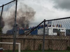 Prisioneiros venezuelanos protestam em telhados por supostos abusos e tiroteios Prisioneiros venezuelanos protestam em telhados por supostos abusos e tiroteios