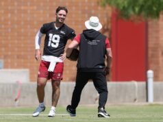 Problemas no Arizona? O caminho de Carson Beck para QB1 é resolvido em meio ao impasse de Jacoby Brissett Carson Beck #19 of the Arizona Cardinals
