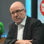 Procurador-geral Lord Richard Hermer falando no programa de rádio da BBC Political Thinking com Nick Robinson
