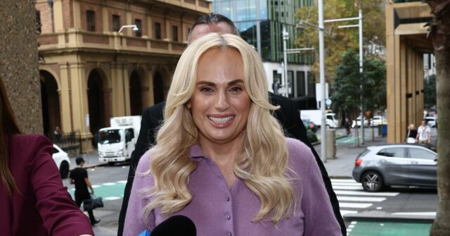 Produtor preso em posição ‘complicada’ entre Rebel Wilson e outro chefe
