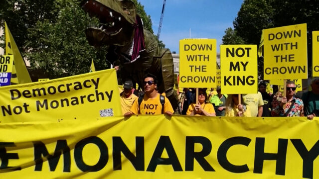 Protesto 'No Kings' em frente ao Palácio de Buckingham
