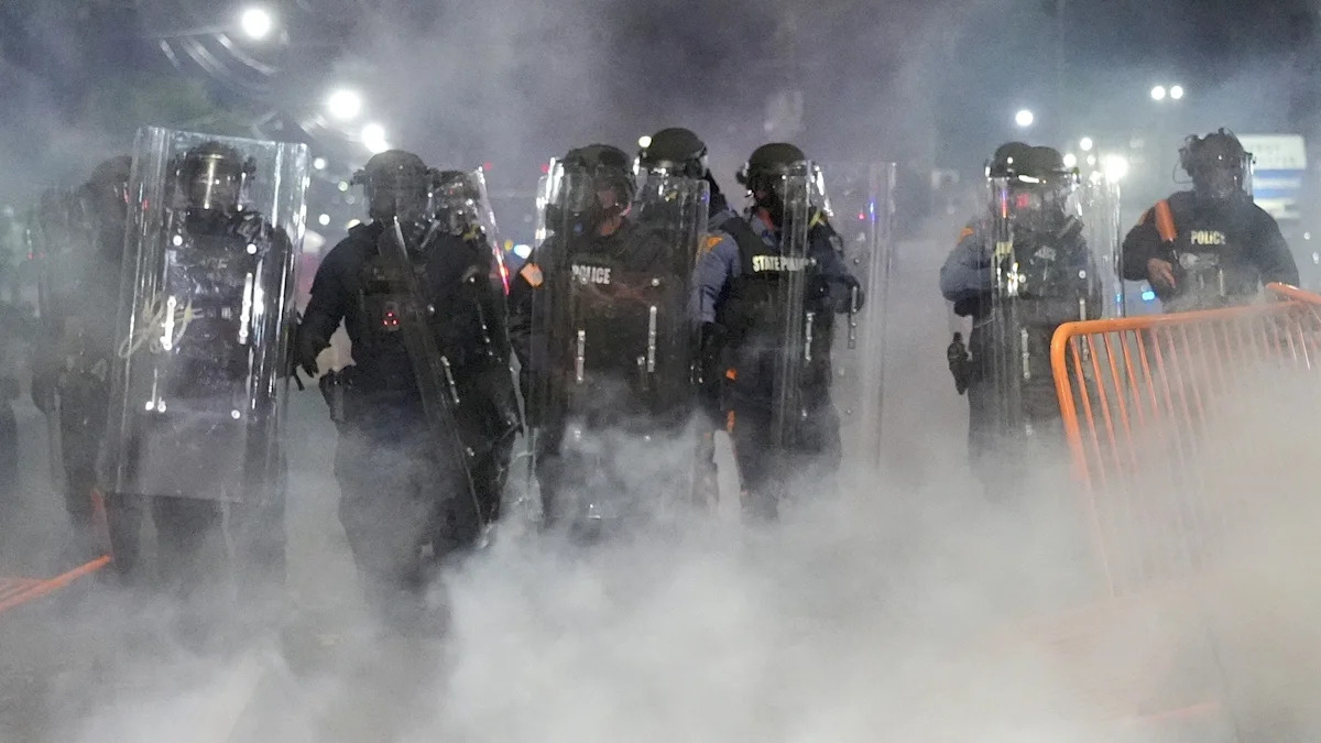 Protestos fora do Centro de Detenção ICE de Newark entram no 10º dia