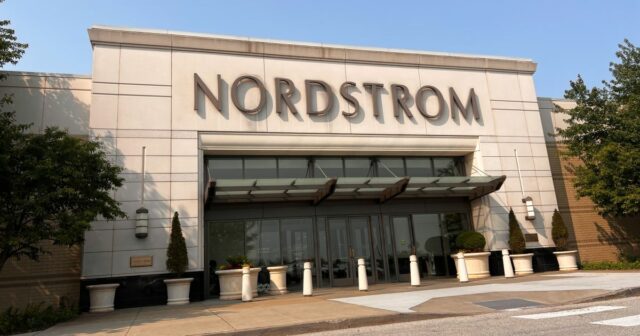 Psiu! O evento de economia da Nordstrom completará seu guarda-roupa de primavera
