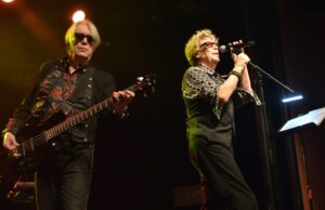 Psychedelic Furs cancelam datas de turnê de primavera e verão devido a um “sério problema médico” Psychedelic Furs cancelam datas de turnê de primavera e verão devido a um “sério problema médico”