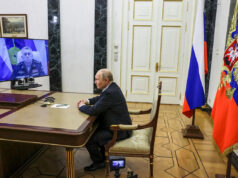 Putin elogia o lançamento de teste de um novo míssil balístico pela Rússia e o chama de o mais poderoso do mundo Putin elogia o lançamento de teste de um novo míssil balístico pela Rússia e o chama de o mais poderoso do mundo