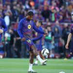 Qual é o novo logotipo da camisa do Barcelona durante o El Clasico?