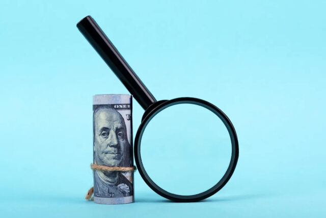 Certas dívidas podem corroer uma parte dos seus benefícios da Segurança Social, dificultando a cobertura das suas despesas. /Crédito: Nora Carol Photography/Getty Images