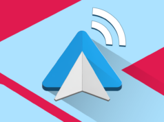 Quase desisti do Android Auto sem fio até encontrar esta solução Motorista usando a navegação do Android Auto no painel de um carro