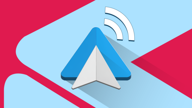 Quase desisti do Android Auto sem fio até encontrar esta Motorista usando a navegação do Android Auto no painel de um carro