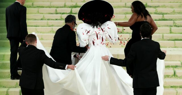 Quatro pessoas forçadas a usar o visual selvagem do Met Gala do ícone do esporte
