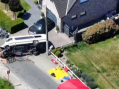 Quatro pessoas morrem após trem bater em van escolar na Bélgica Quatro pessoas morrem após trem bater em van escolar na Bélgica