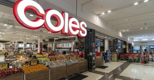 A Coles foi acusada de falsificar muitos de seus descontos na Justiça Federal.