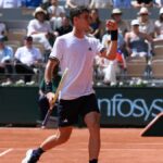 Quem é Juan Manuel Cerundolo, o argentino não-campeão que venceu Jannik Sinner no Aberto da França de 2026?