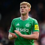 Quem é Lewis Hall? Idade, posição, estatísticas, comparações com a estrela do Man Utd
