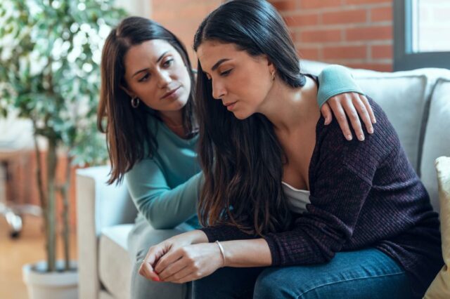 Querida Abby: Devo me distanciar do meu amigo que sofre de depressão?
