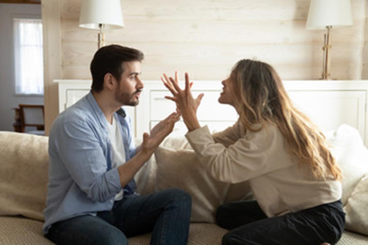 Querida Abby: Meu marido não quer que eu faça parte da família dele, embora sejamos casados
