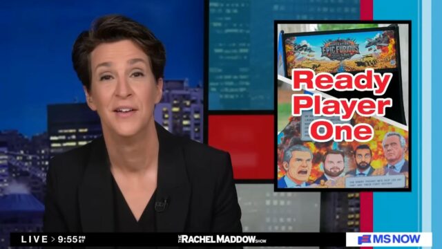 Rachel Maddow aplaude os criadores do jogo de arcade anti-Trump Rachel Maddow aplaude os criadores do jogo de arcade anti-Trump sobre a guerra no Irã: 'Long May They Wave' | Vídeo