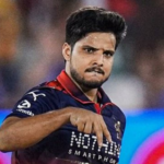Rasikh Salam tira o primeiro sangue; SRH atinge 116 corridas em 10 saldos contra RCB