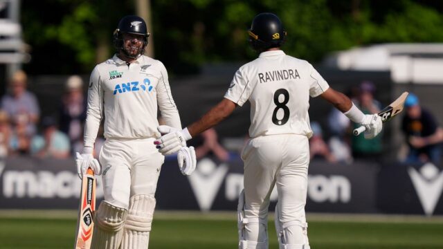 Ravindra e Blundell atingiram séculos quando a Nova Zelândia encontrou a Irlanda pela primeira vez em testes
