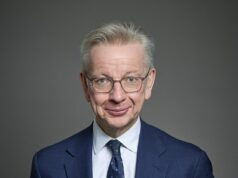 Reação contra a ‘traição’ do Brexit: Lord Gove critica Streeting e Burnham enquanto Kemi diz que ‘os palhaços trabalhistas não podiam negociar com a UE’ Ontem à noite, Lord Gove – um dos arquitectos do Brexit – disse que qualquer movimento para voltar a aderir seria uma “traição”