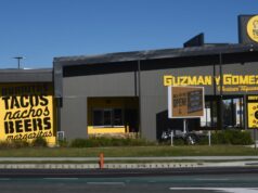 Rede australiana de fast-food enfrenta ação legal após encerrar operações nos EUA gyg deixando parceria exclusiva do doordash com o uber eats