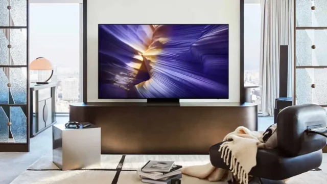 Regularmente por US$ 2.499,99, a TV Samsung OLED 4K S90F de 65 polegadas tem mais de US$ 1.000 de desconto se você agir rápido
