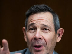 Relatório: O senador John Curtis, considerando a candidatura a governador de Utah, faz um retiro de meditação enquanto protela a Lei SAVE Relatório: O senador John Curtis, considerando a candidatura a governador de Utah, faz um retiro de meditação enquanto protela a Lei SAVE
