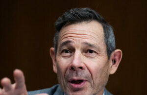 Relatório: O senador John Curtis, considerando a candidatura a governador de Utah, faz um retiro de meditação enquanto protela a Lei SAVE Relatório: O senador John Curtis, considerando a candidatura a governador de Utah, faz um retiro de meditação enquanto protela a Lei SAVE