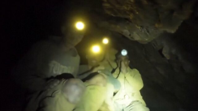 Resgate milagroso de cinco homens presos dentro de uma caverna no Laos por mais de uma semana
