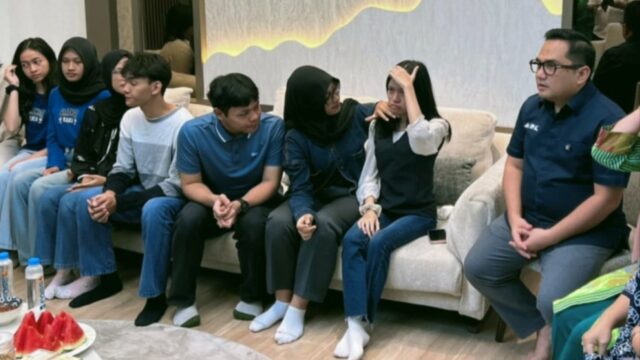 Respons Tak Terduga Ocha Siswi SMAN 1 Pontianak, Saat Aksi Respons Tak Terduga Ocha Siswi SMAN 1 Pontianak, Saat Aksi Protesnya dalam Lomba Cerdas Cermat MPR Viral