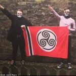James Munro (à esquerda) defendeu a foto alegando que era uma “época diferente” quando ele posou há menos de dez anos