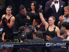 Retorno de Ronda Rousey atrai recorde de audiência de MMA nos EUA O primeiro evento de MMA ao vivo transmitido pela Netflix – apresentando uma dupla reviravolta entre Ronda Rousey e Gina Carano – atraiu o maior número de telespectadores norte-americanos na história do esporte.